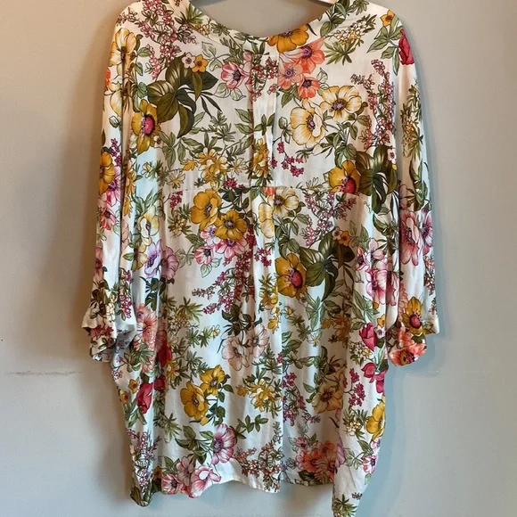 Zara Basic floral high low top size medium - Picture 4 of 4